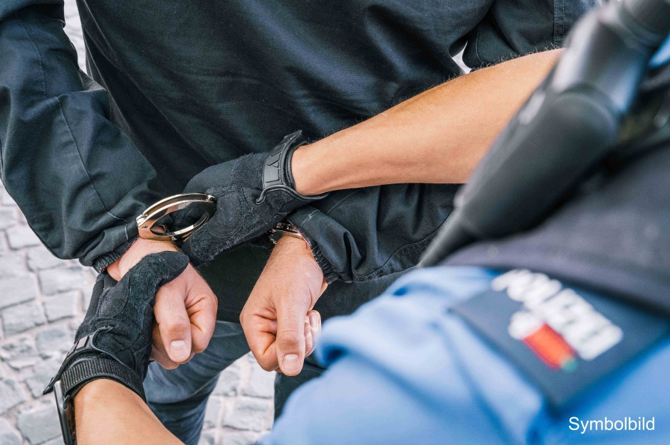 Symbolbild: Handfesseln